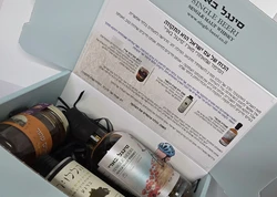 מארז שי לחג - עוטפים את העוטף | וויסקי סינגל בארי, שמן זית, דבש